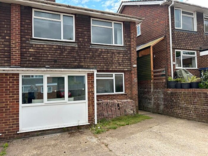 1 Bedroom Flat To Rent In Mead Way, Canterbury, Kent, CT2