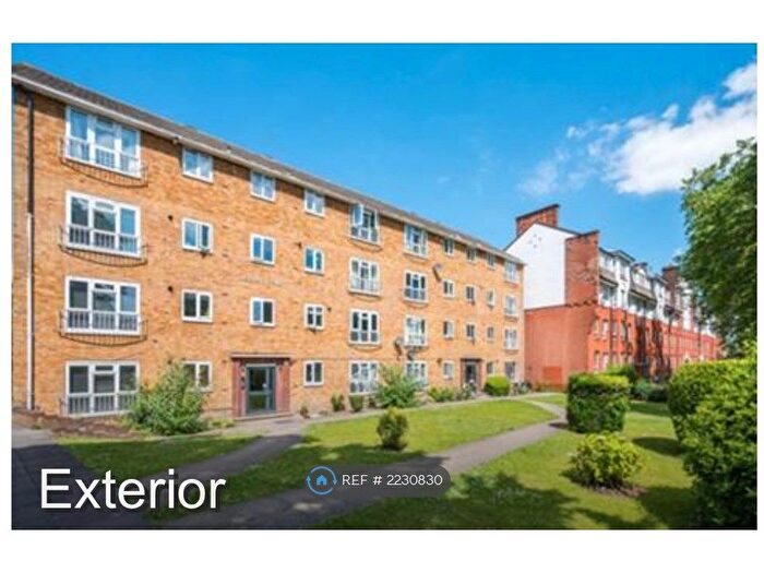 2 Bedroom Flat To Rent In Bewley Court, London, SW2