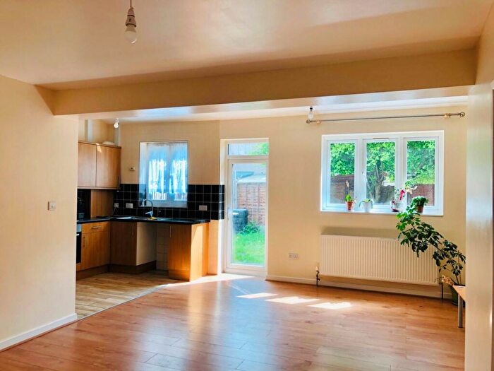 5 Bedroom House To Rent In Langdon Road (st June ), E6