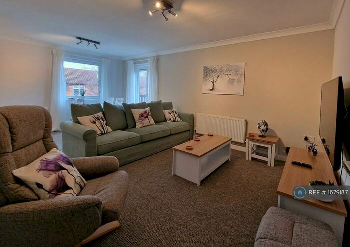 2 Bedroom Flat To Rent In Neath Hill, Milton Keynes, MK14