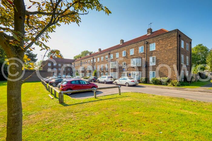 3 Bedroom Flat To Rent In Malden Road, Cheam, Surrey, SM3