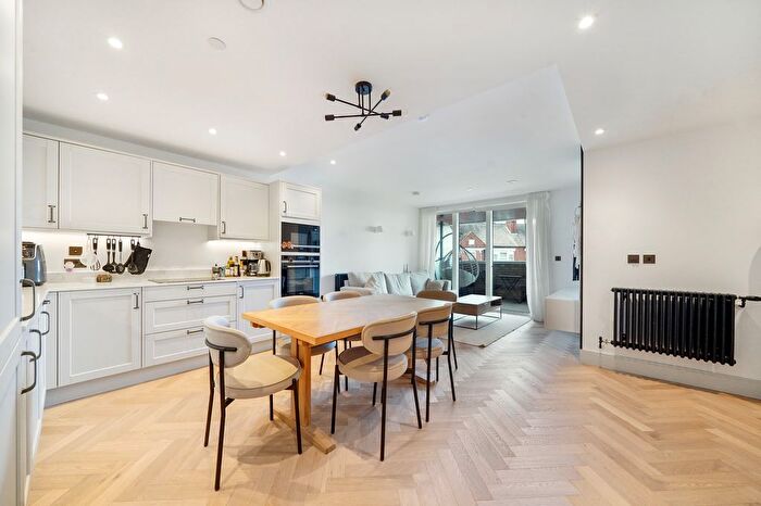 2 Bedroom Flat To Rent In Clifton Mansions, Park Avenue, Willesden, NW2