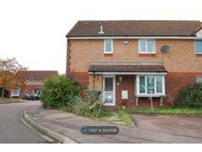2 Bedroom End Of Terrace House To Rent In Honeysuckle Way, Bedford, MK41