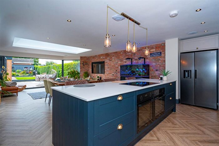 3 Bedroom Semi-Detached House For Sale In St. Helens Road, Rainford, St. Helens, WA11