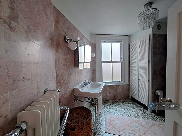 2 Bedroom Maisonette To Rent In Squires Lane, London, N3