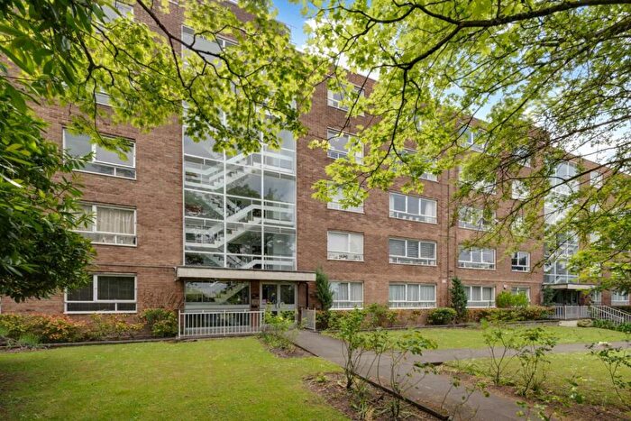2 Bedroom Flat For Sale In High Mount, London, NW4