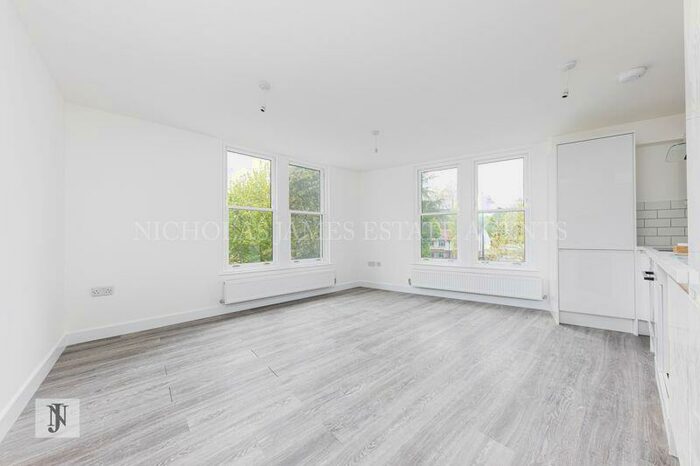 4 Bedroom Apartment To Rent In Green Lanes, Harringey, London, N4