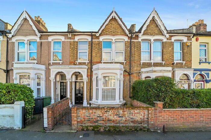 2 Bedroom Flat To Rent In Hatherley Road, Walthamstow, London E17