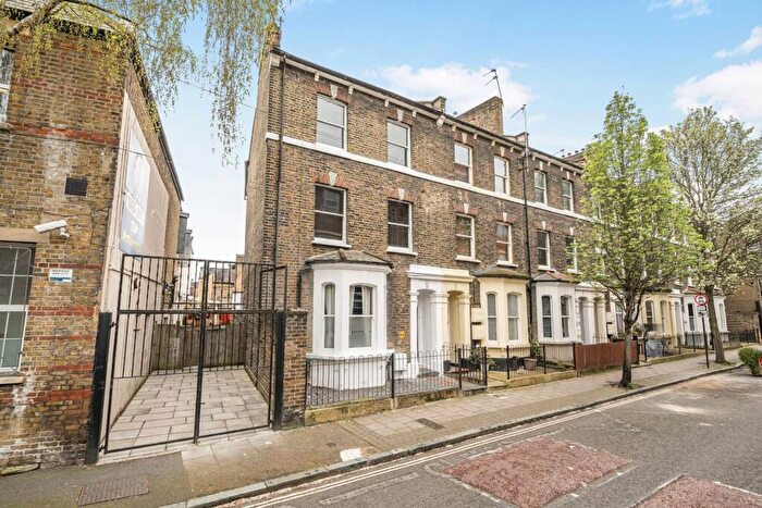 4 Bedroom End Of Terrace House For Sale In Larcom Street, Walworth, London, SE17