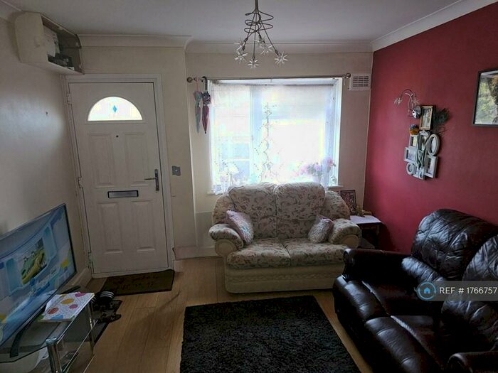 2 Bedroom Flat To Rent In Coval Lane, Chelmsford, CM1