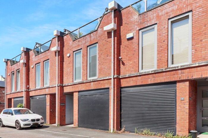 3 Bedroom Property To Rent In Southwood Lane, Cheltenham, GL50