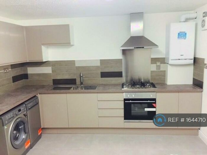 6 Bedroom Terraced House To Rent In Gadd Street, Nottingham, NG7