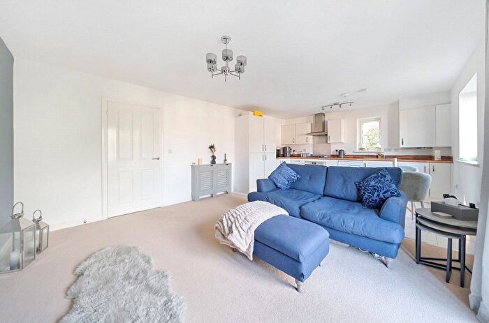 2 Bedroom Flat For Sale In Budd Grove, Winnersh, Wokingham, RG41