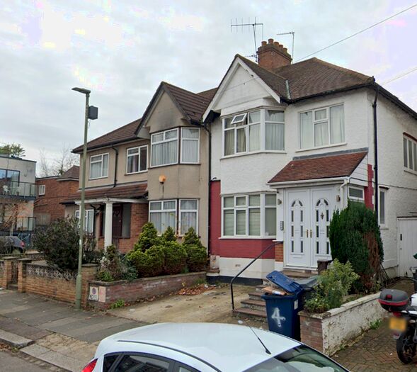 5 Bedroom Semi-Detached House To Rent In Aprey Gardens, Hendon, London, NW4