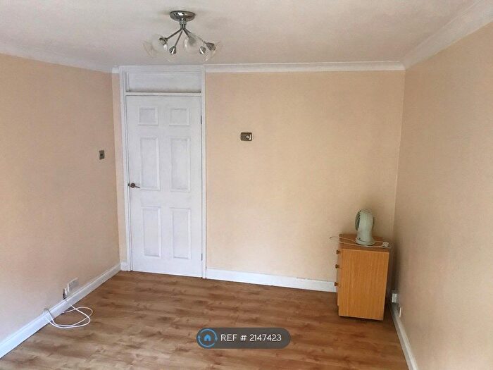 2 Bedroom Maisonette To Rent In Lingwood, Bracknell, RG12
