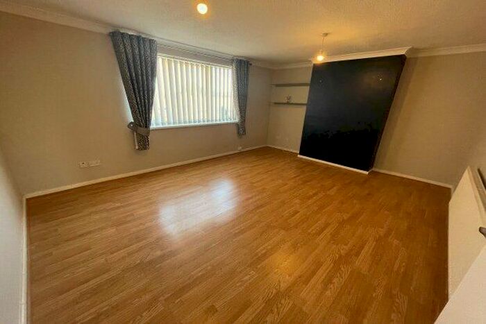 2 Bedroom Maisonette To Rent In Pyle Road, Cardiff, CF5