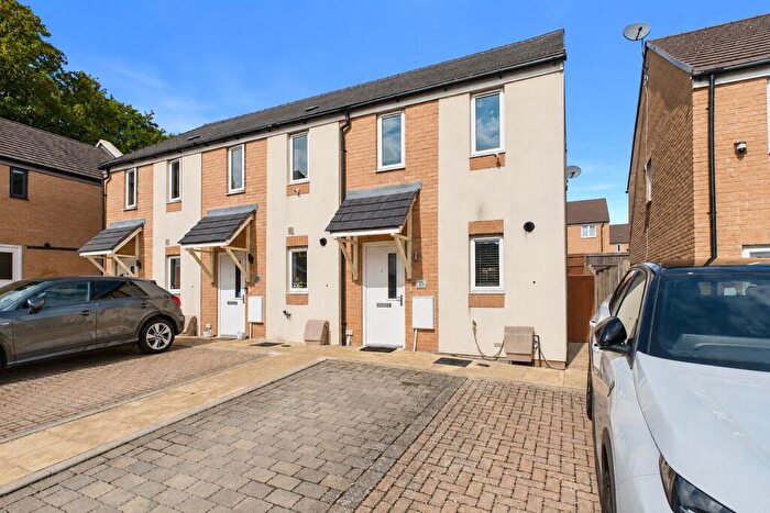 2 Bedroom End Of Terrace House For Sale In St. Cross Road, Basingstoke, Hampshire, RG24