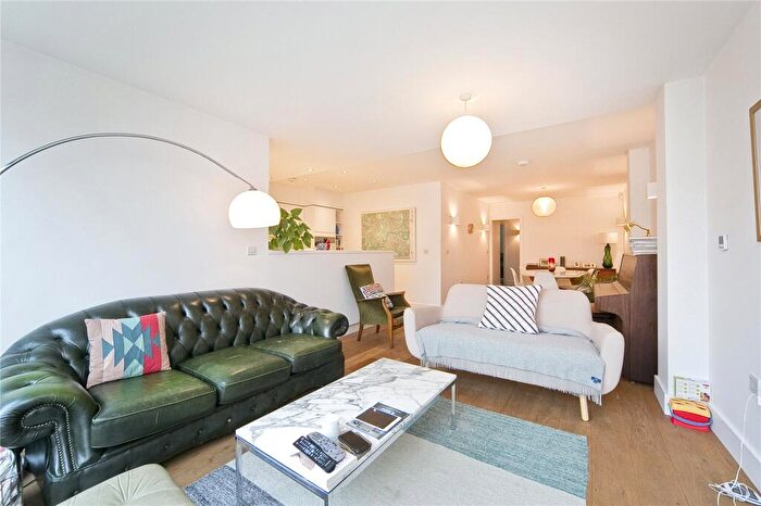 2 Bedroom Apartment To Rent In Highbury Hill, Highbury, London, N5