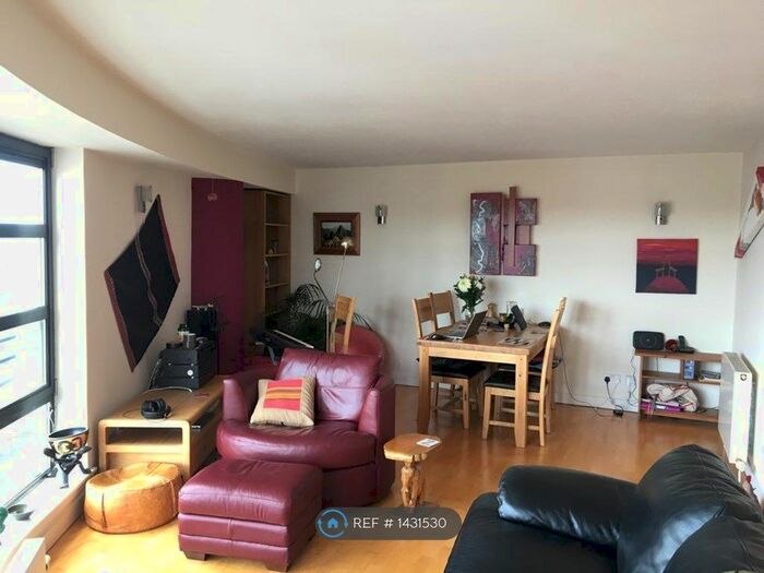 2 Bedroom Flat To Rent In The Shore, Edinburgh, EH6