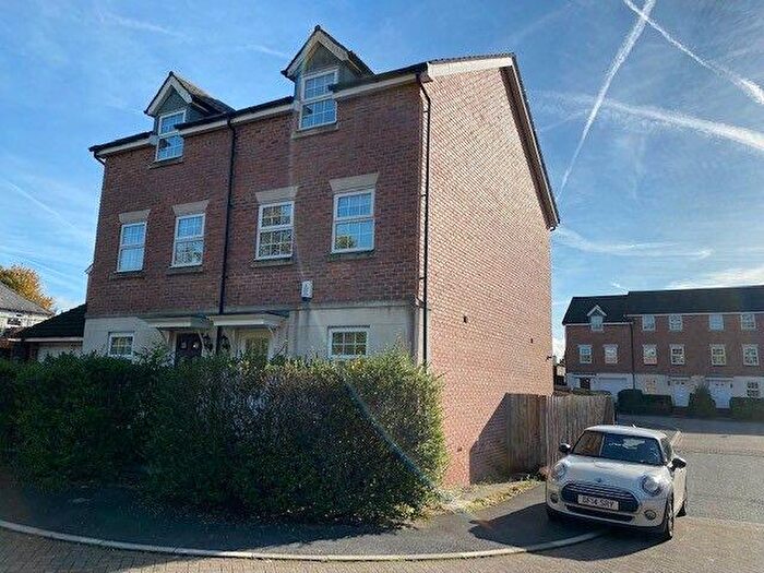 4 Bedroom Town House For Sale In Moss Chase, Macclesfield, SK11