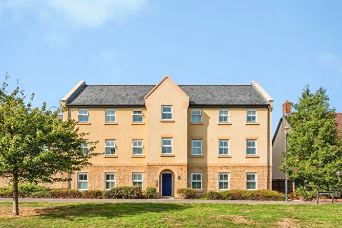 2 Bedroom Flat For Sale In Cassini Drive, Swindon, Wiltshire, SN25