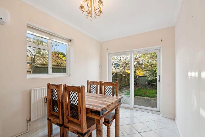 2 Bedroom Flat To Rent In Beresford Road, Crouch End, N8
