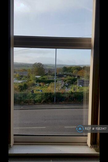 3 Bedroom Terraced House To Rent In Allerton Road, Bradford, BD8