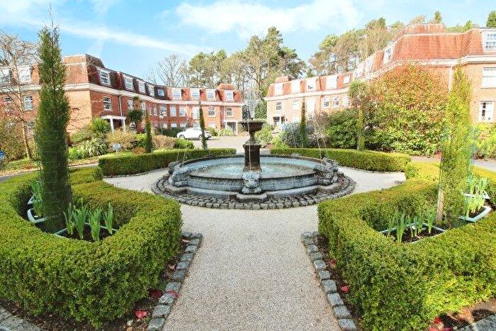 2 Bedroom Flat To Rent In Hindhead Road, Haslemere, GU27