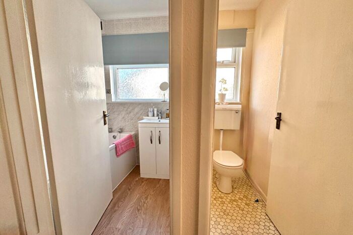 2 Bedroom Bungalow For Sale In Prospect Crescent, Swanage, BH19