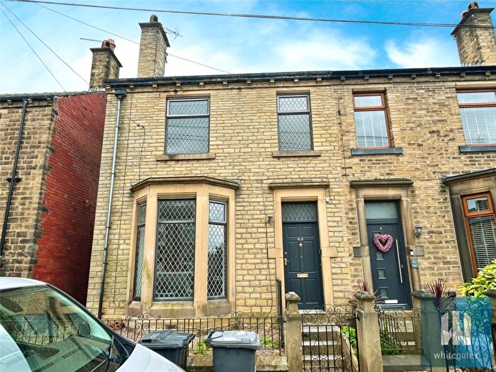 3 Bedroom Semi Detached House To Rent In Senior Street, Moldgreen, Huddersfield, HD5