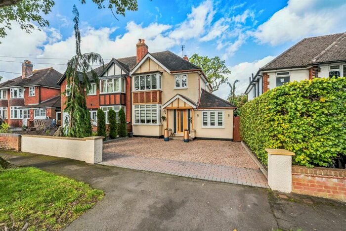 3 Bedroom Semi-Detached House For Sale In Kingswood Close, Lapworth, Solihull, B94