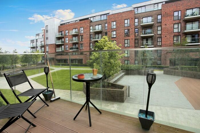 2 Bedroom Flat For Sale In East Station Road, Fletton Quays, Peterborough, PE2