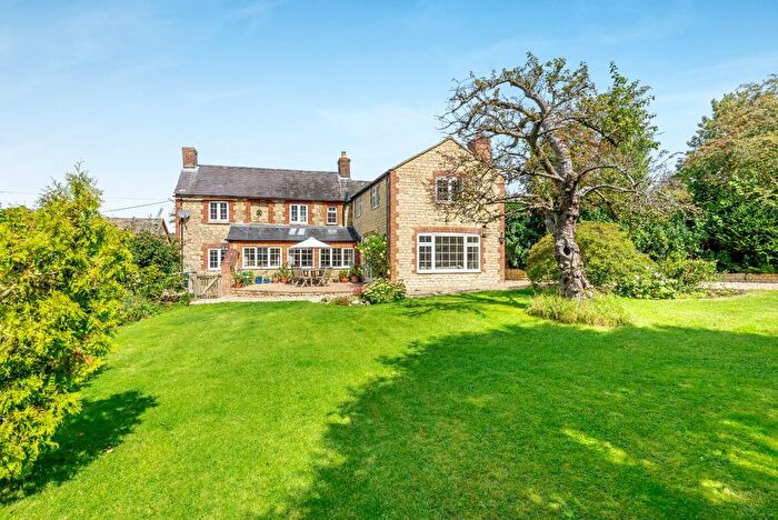 4 Bedroom Detached House For Sale In Great Coxwell, Faringdon, Oxfordshire, SN7