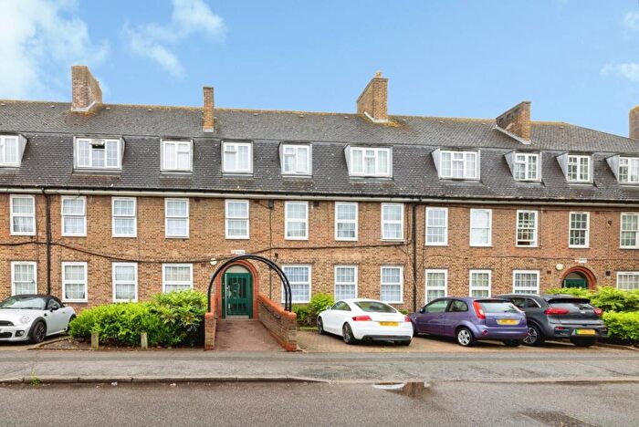 2 Bedroom Flat For Sale In Boundfield Road, London, London, SE6