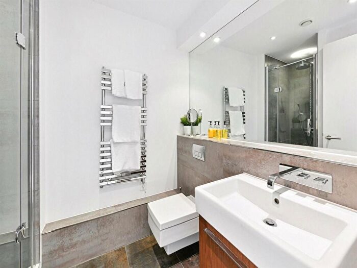 1 Bedroom Flat For Sale In Cable Street, Manchester, M4