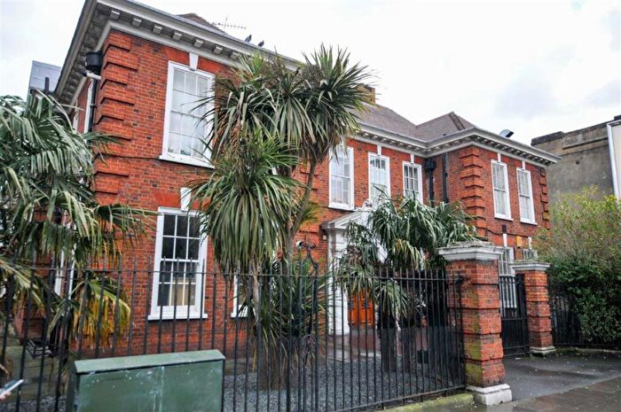 2 Bedroom Flat For Sale In Kingsland Road, Bethnal Green, E2