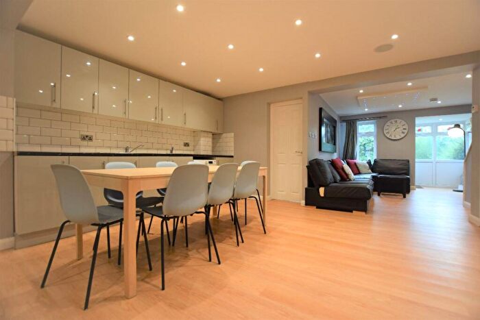 7 Bedroom Semi-Detached House To Rent In Bed Student Home - Tenterden Drive, CT2