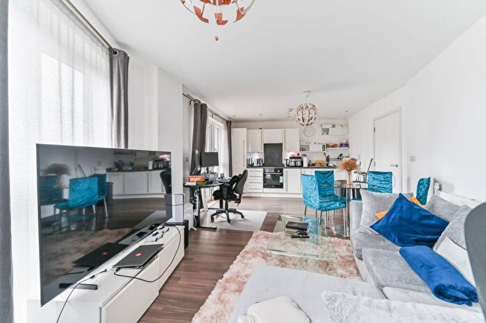 1 Bedroom Flat To Rent In Whitestone Way, Crodon, Croydon, CR0