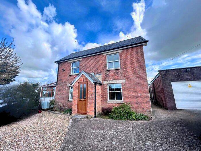 3 Bedroom Detached House For Sale In Long Lane, Newport, PO30
