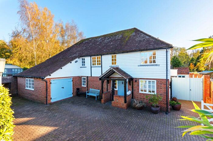 4 Bedroom Detached House For Sale In Laddingford, Maidstone, ME18