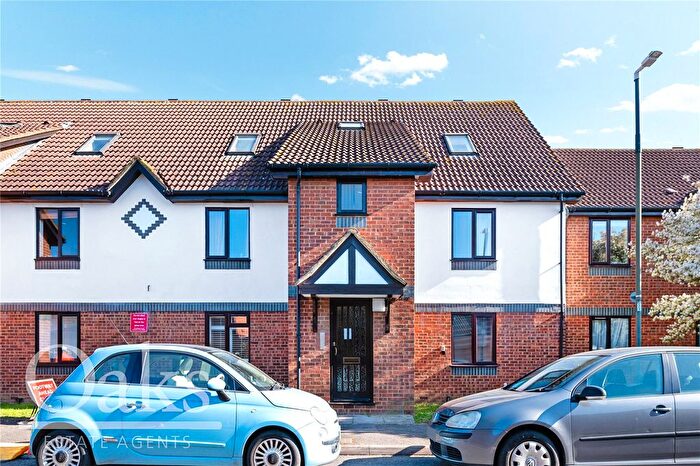 1 Bedroom Flat To Rent In Stirling Close, London, SW16