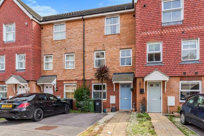 4 Bedroom Town House To Rent In East Shore Way, Milton, PO3