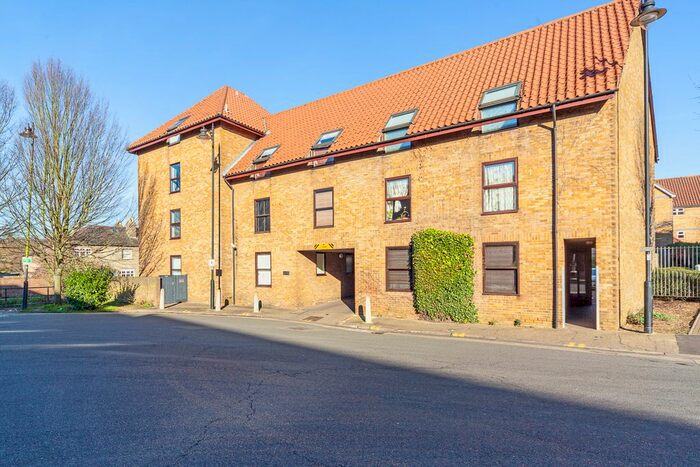 2 Bedroom Flat To Rent In Shaftesbury Quay, Hertford, Hertfordshire, SG14