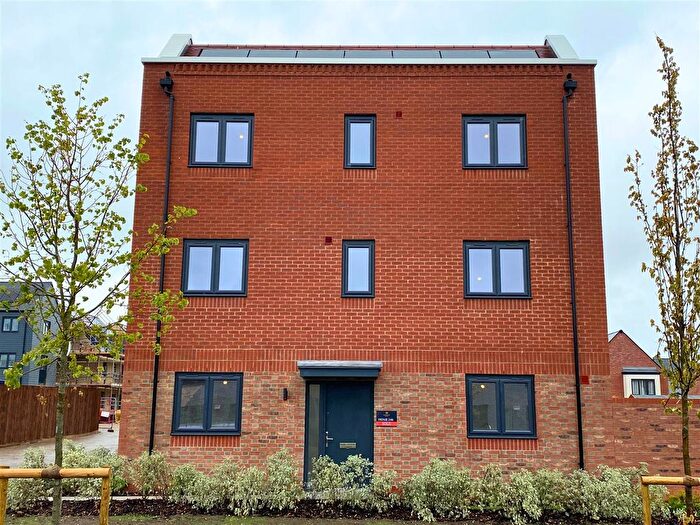 3 Bedroom Detached House To Rent In Beaulieu, Chelmsford, CM1