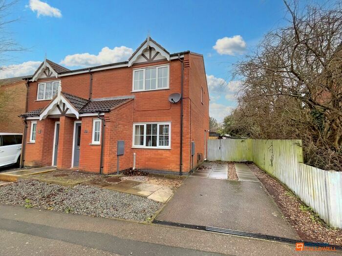 3 Bedroom Semi-Detached House For Sale In Douglas Drive, Ibstock, LE67