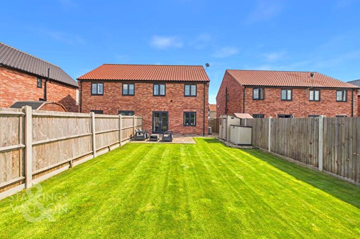 3 Bedroom Semi-Detached House For Sale In Observer Close, Freethorpe, Norwich, NR13