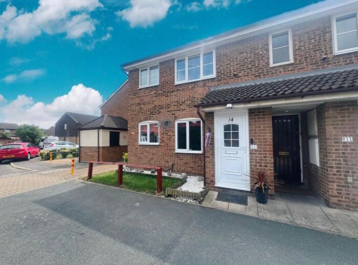 2 Bedroom Maisonette For Sale In Burns Place, Tilbury, RM18