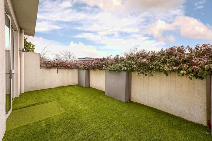 3 Bedroom Flat To Rent In Putney Hill, Putney Hill, SW15