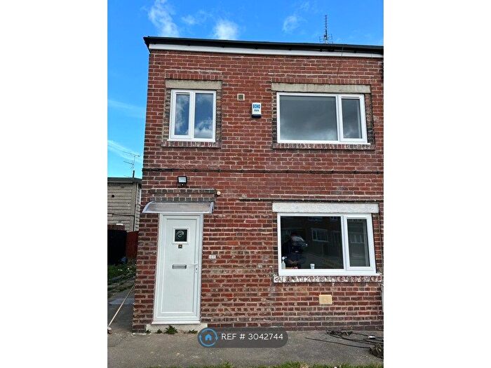 3 Bedroom End Of Terrace House To Rent In Churchill Avenue, Rotherham, S66