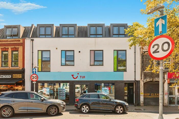 2 Bedroom Flat For Sale In Redcatch Road, Bristol, BS4